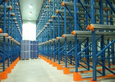 Regały do chłodni – jakie kryteria powinny spełniać chłodnie magazynowe?