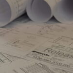 Projekt techniczny regałów magazynowych Nedcon, symbolizujący etap precyzyjnego planowania i projektowania magazynu od zera.