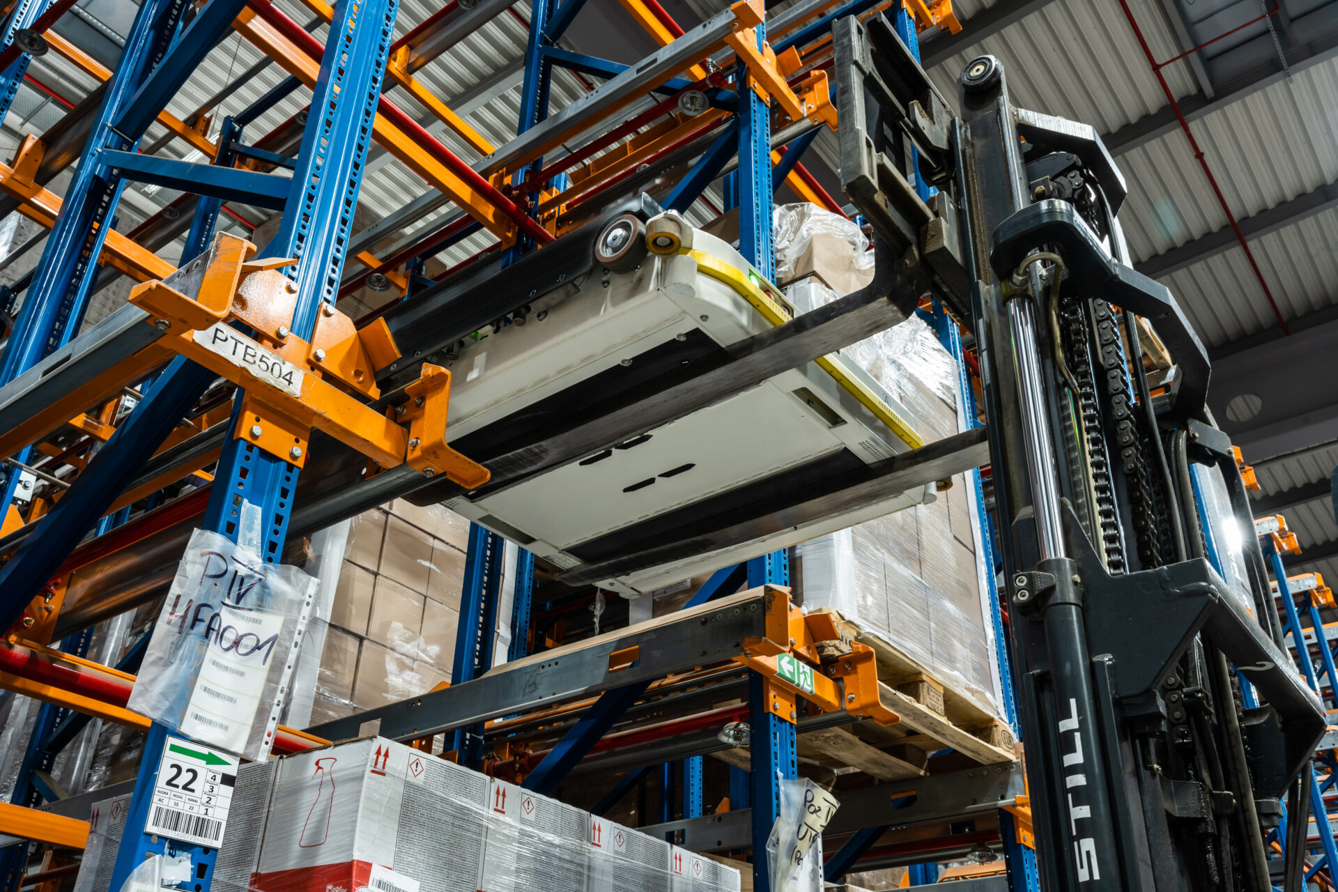 System Pallet Shuttle – wydajne składowanie gęste dla wymagających branż. Kiedy warto postawić na wózek wahadłowy?